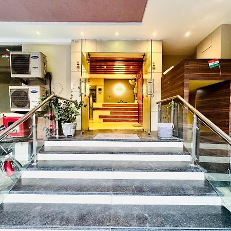 Hotel Megha Inn ラクナウ エクステリア 写真