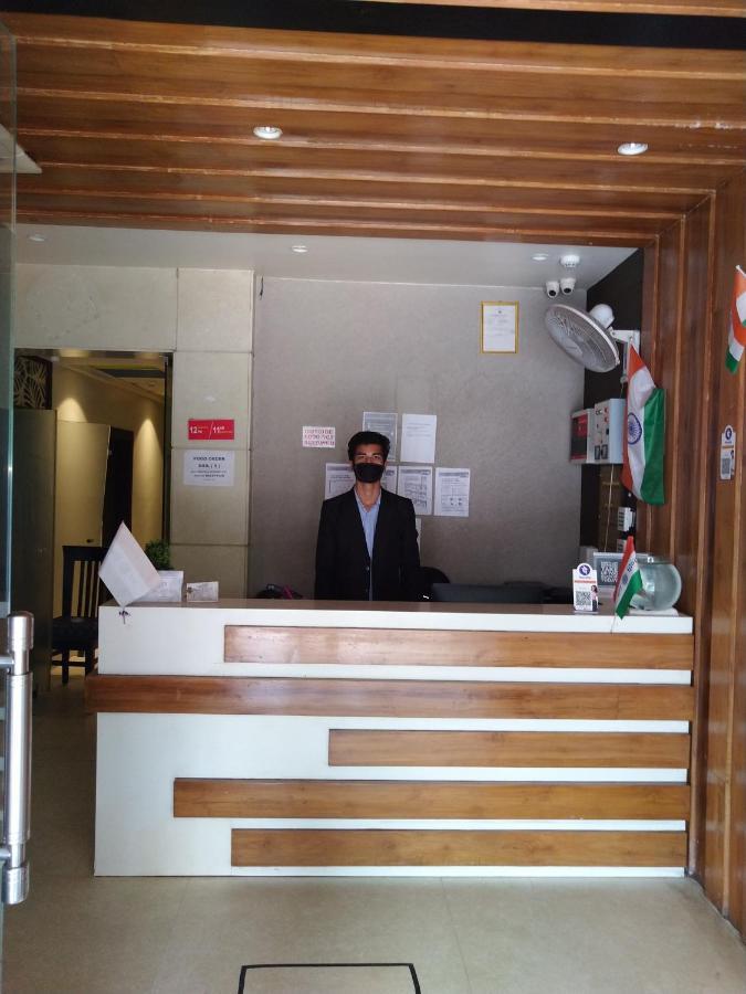 Hotel Megha Inn ラクナウ エクステリア 写真