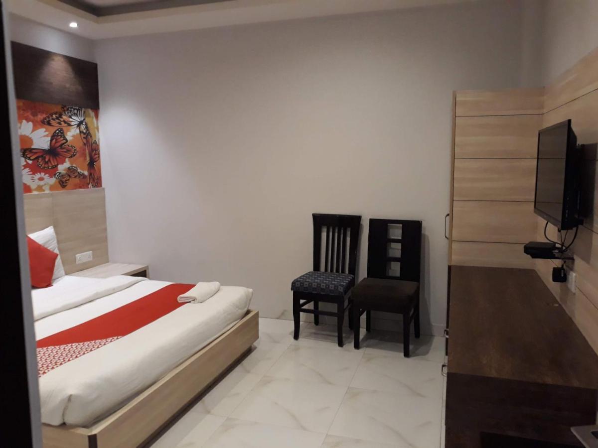 Hotel Megha Inn ラクナウ エクステリア 写真