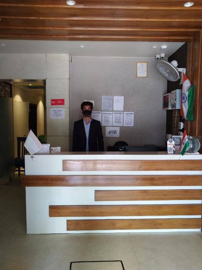 Hotel Megha Inn ラクナウ エクステリア 写真