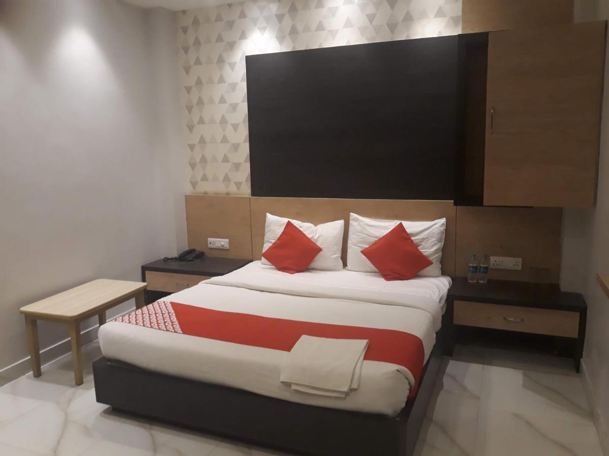 Hotel Megha Inn ラクナウ エクステリア 写真