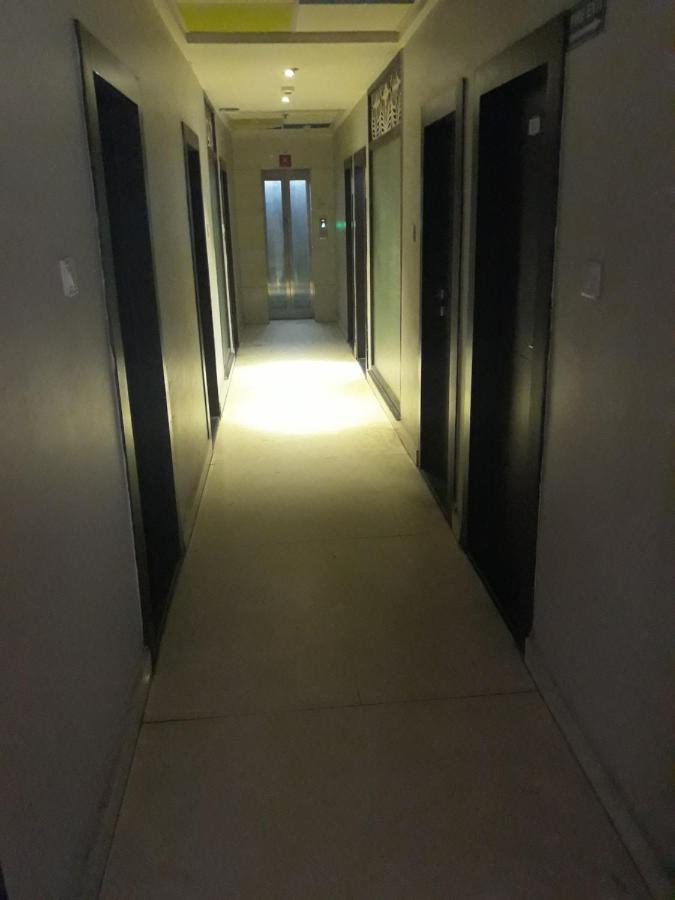 Hotel Megha Inn ラクナウ エクステリア 写真