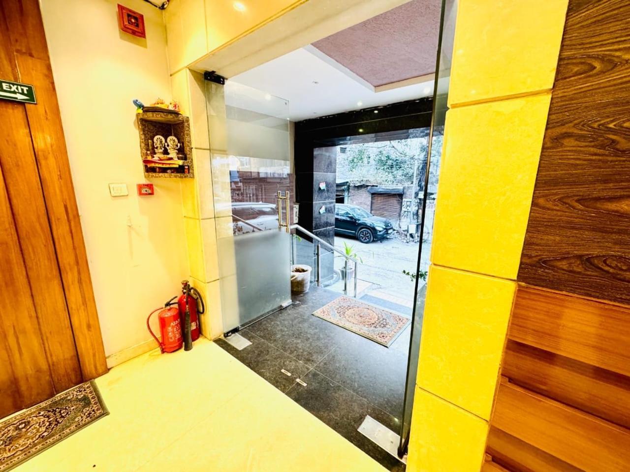 Hotel Megha Inn ラクナウ エクステリア 写真