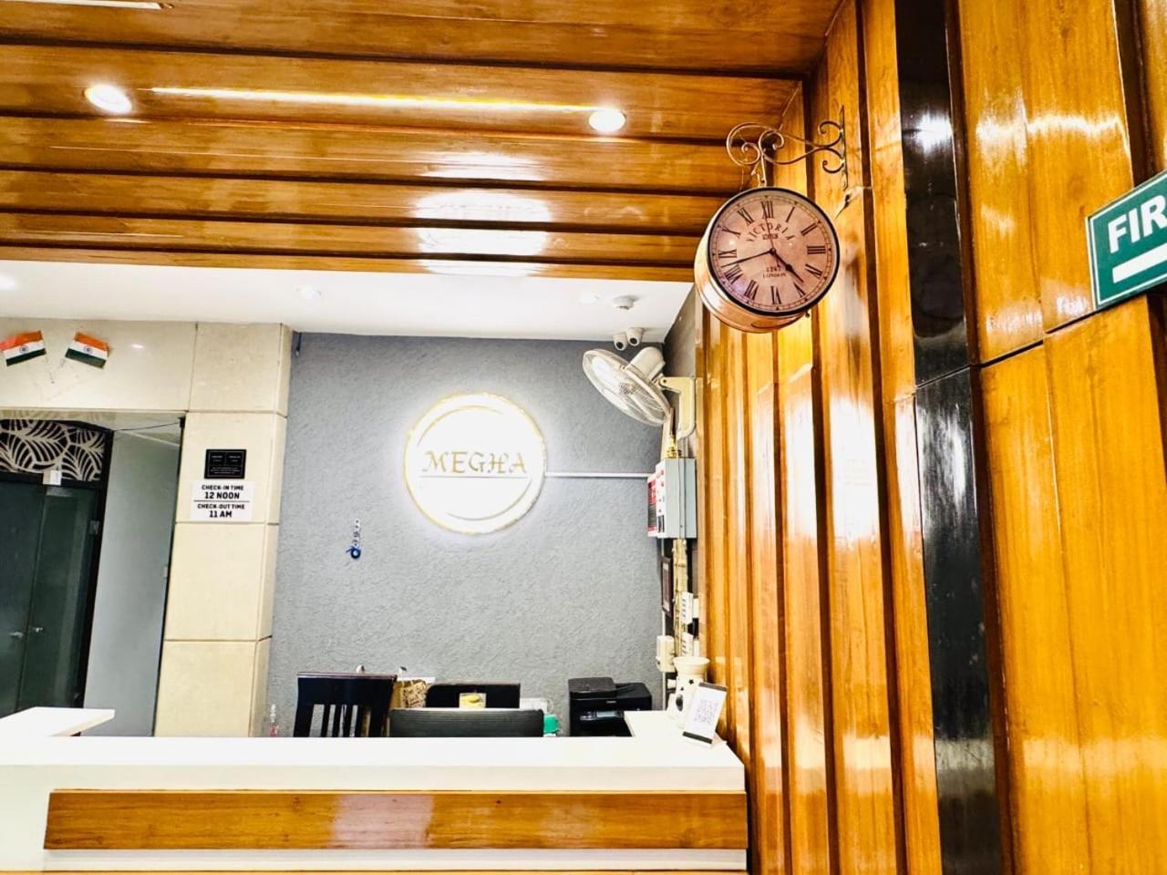 Hotel Megha Inn ラクナウ エクステリア 写真